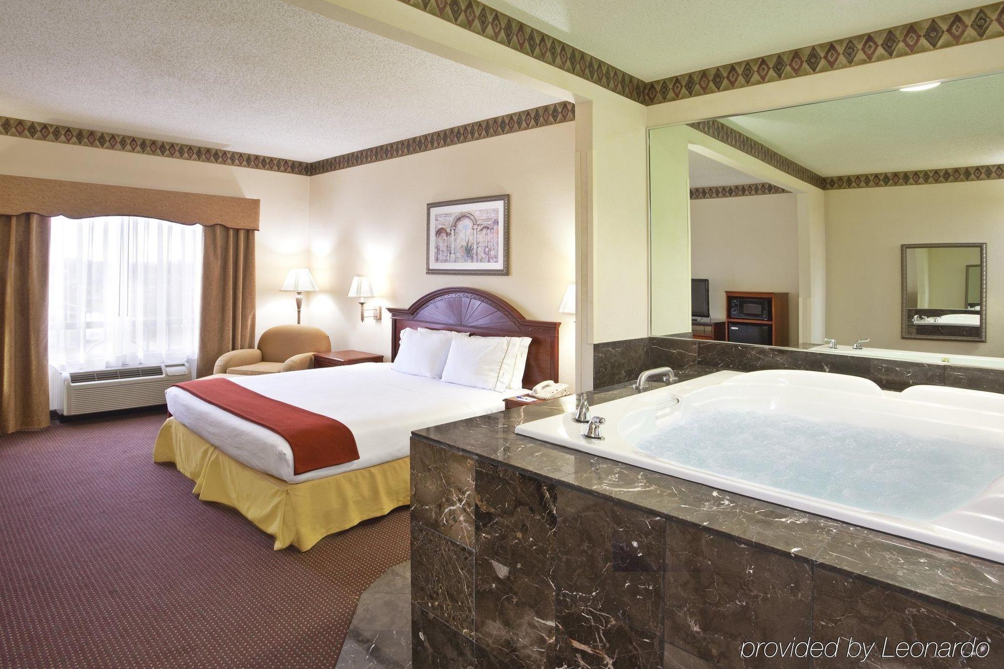 Holiday Inn Express Toledo-Oregon By Ihg Exterior photo